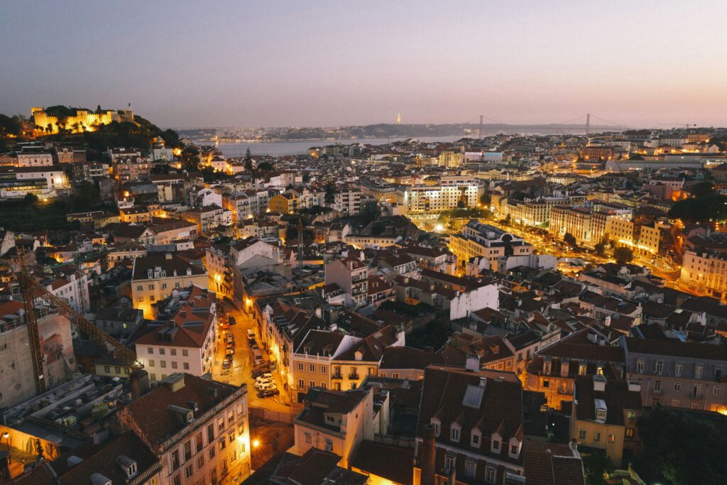Vista de ciudad Portuguesa al atardecer - Lisboa