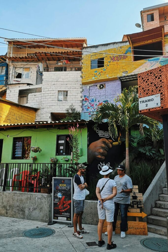Casas colombianas de barrio humilde